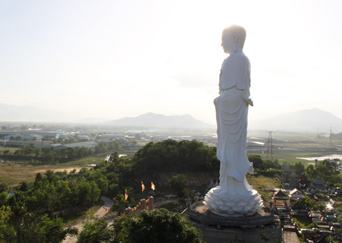 La plus grande statue de bouddha du vietnam à nha trang